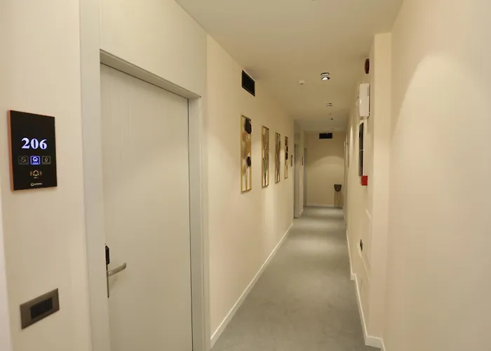 Gremmy Boutique מלון טיראנה